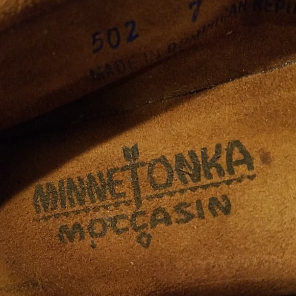 Minnetonka Moccasins slippers Brown w/Silver Embellishments - Picture 4 of 8